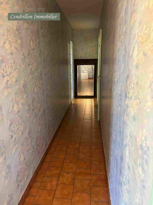 Pavillon plain-pied 3ch, à rénover mais habitable de suite, au calme, proximité tous services. - photo 11