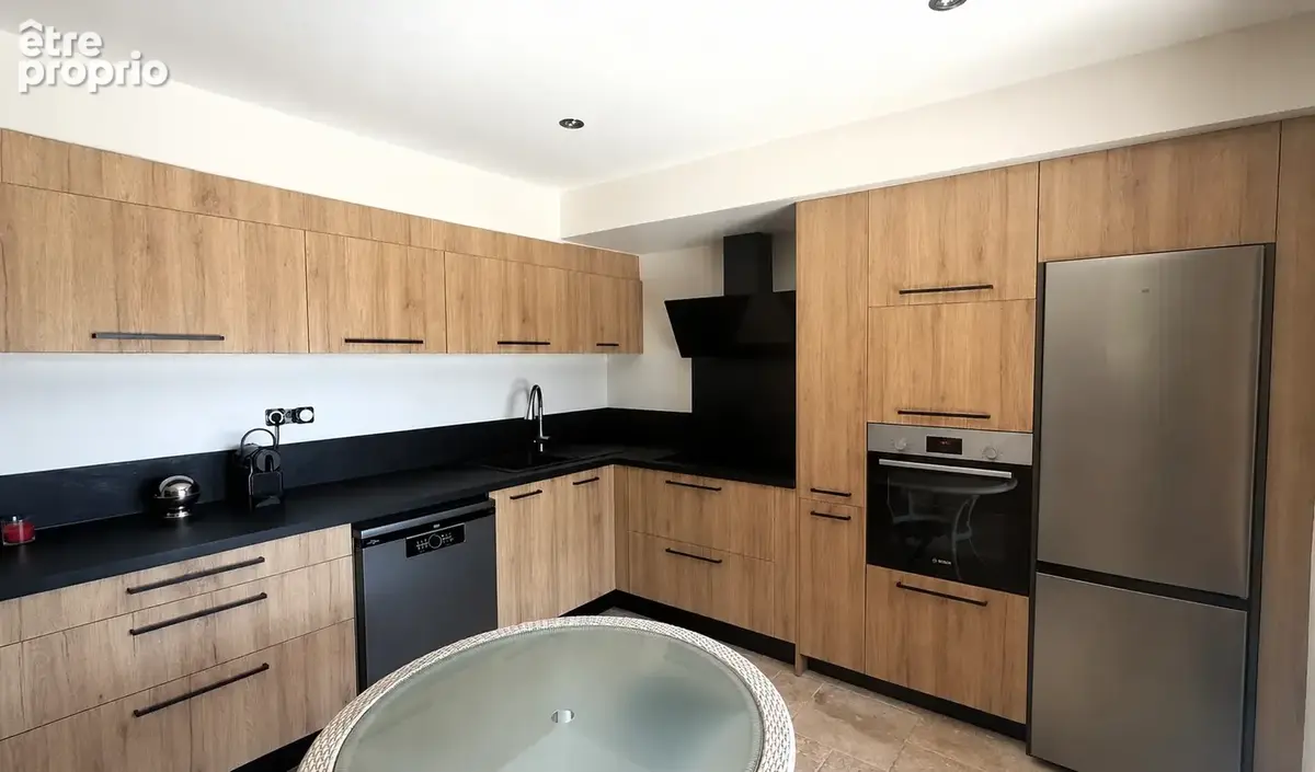 Propriété de 173 m2 avec maison 3 chambres et appartement T2 sur terrain de 1740 m2 avec piscine - photo 4