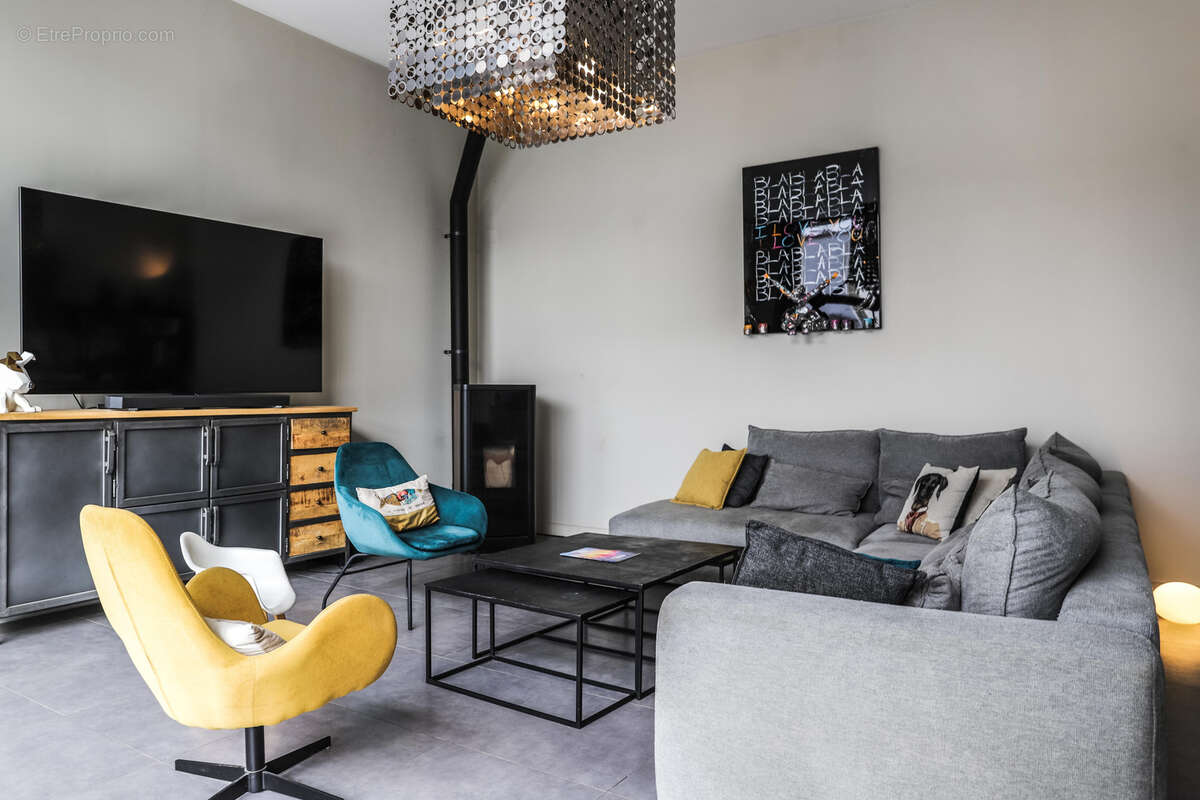 Maison à MORNAC-SUR-SEUDRE