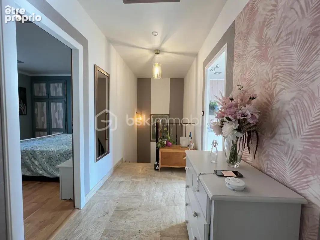Maison familiale 108 m² – 3 chambres + bureau – Jardin – 2 garages - photo 8