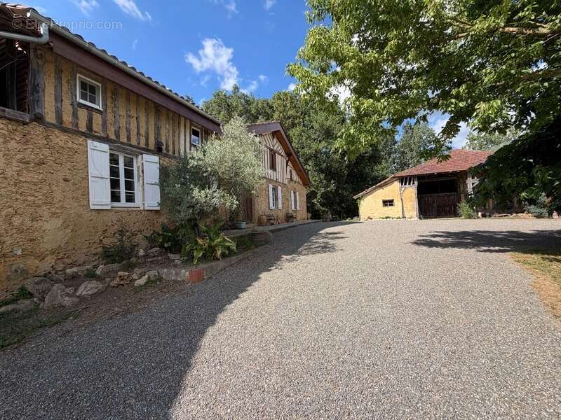 Domaine plein de charme de 250M2 avec dépendances, gîtes dans un écrin de verdure Proche de MONT DE MARSAN au HOUGA - photo 2