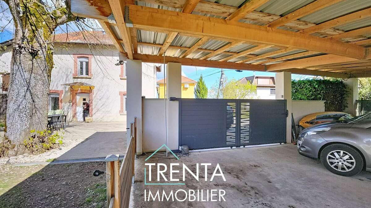 Maison à LES ABRETS