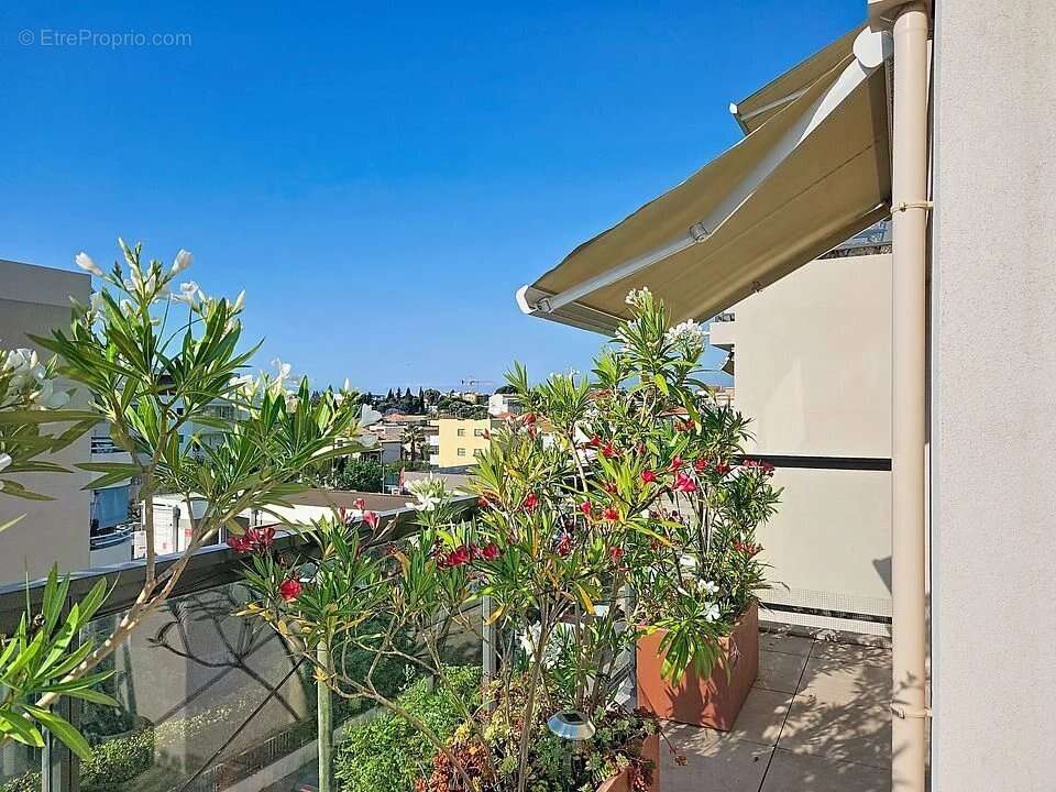 Appartement à SAINT-LAURENT-DU-VAR