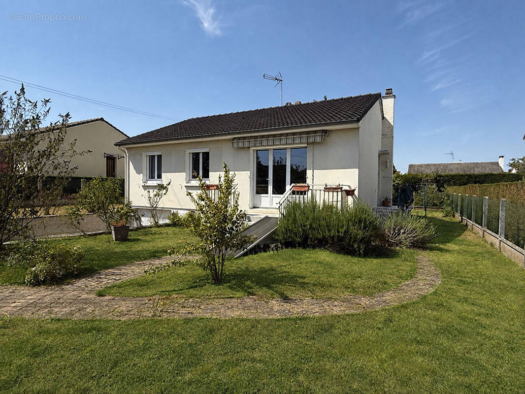 Maison à SAINT-REMY-SUR-AVRE