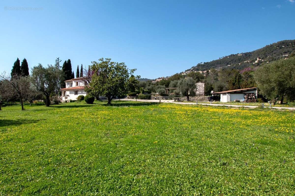 Maison à CHATEAUNEUF-GRASSE