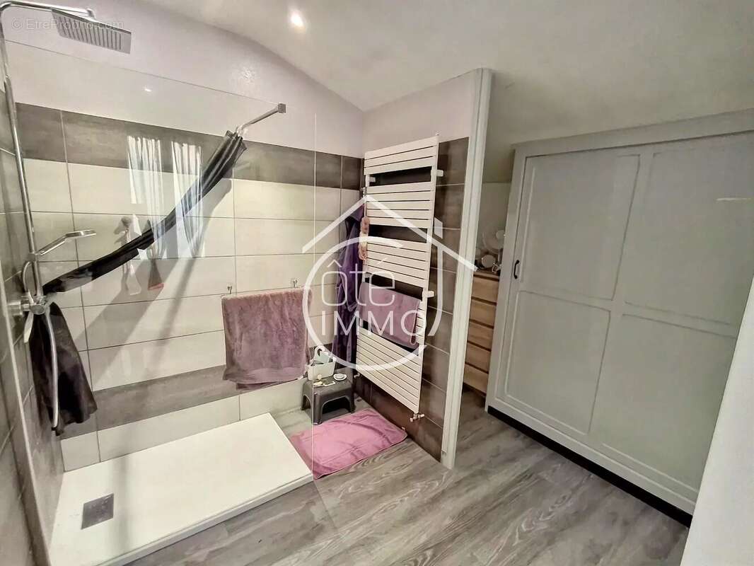 Maison à COURS-DE-PILE