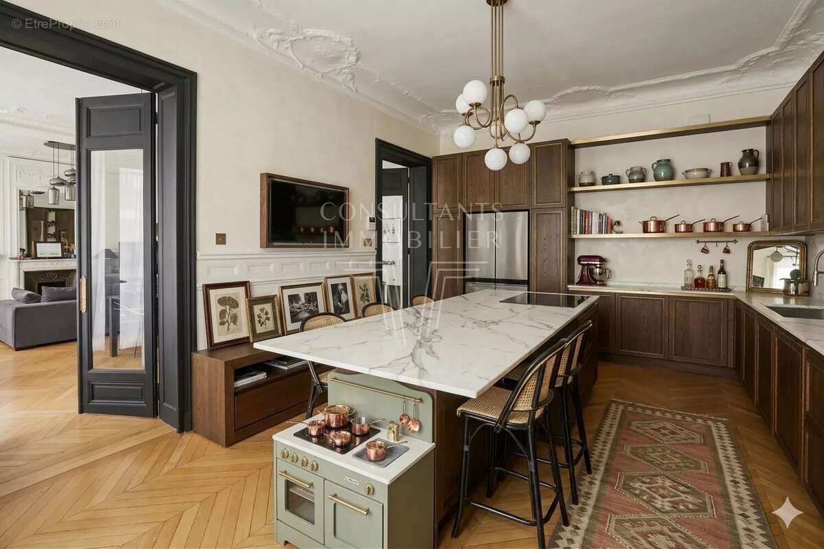 Appartement à PARIS-16E