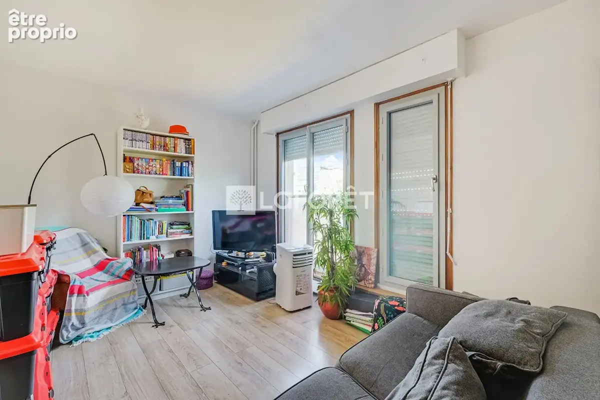 Appartement à PARIS-14E