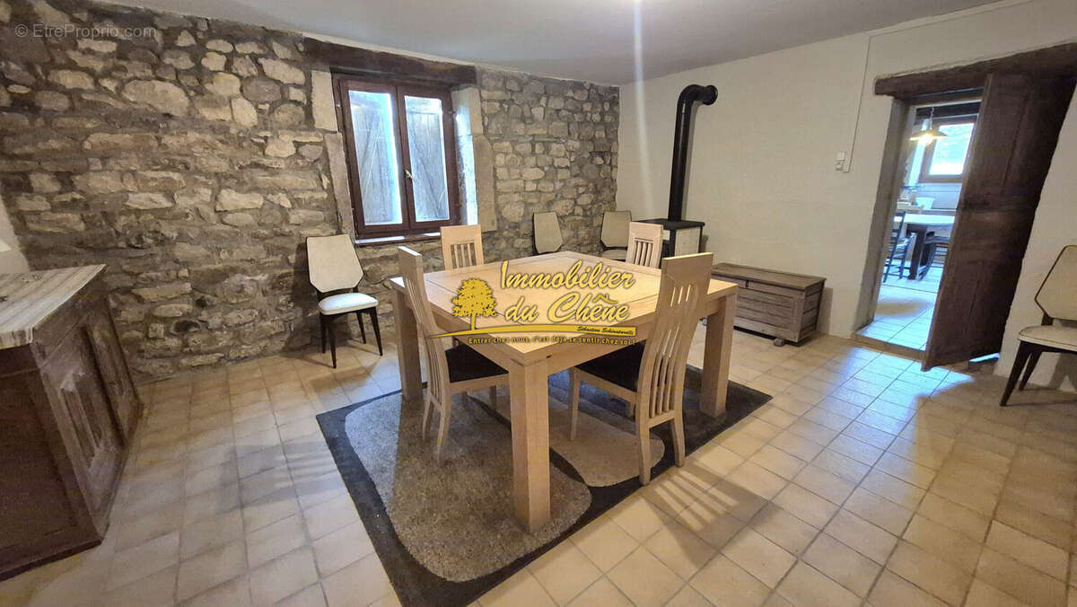 Maison à SAINT-BRESSON