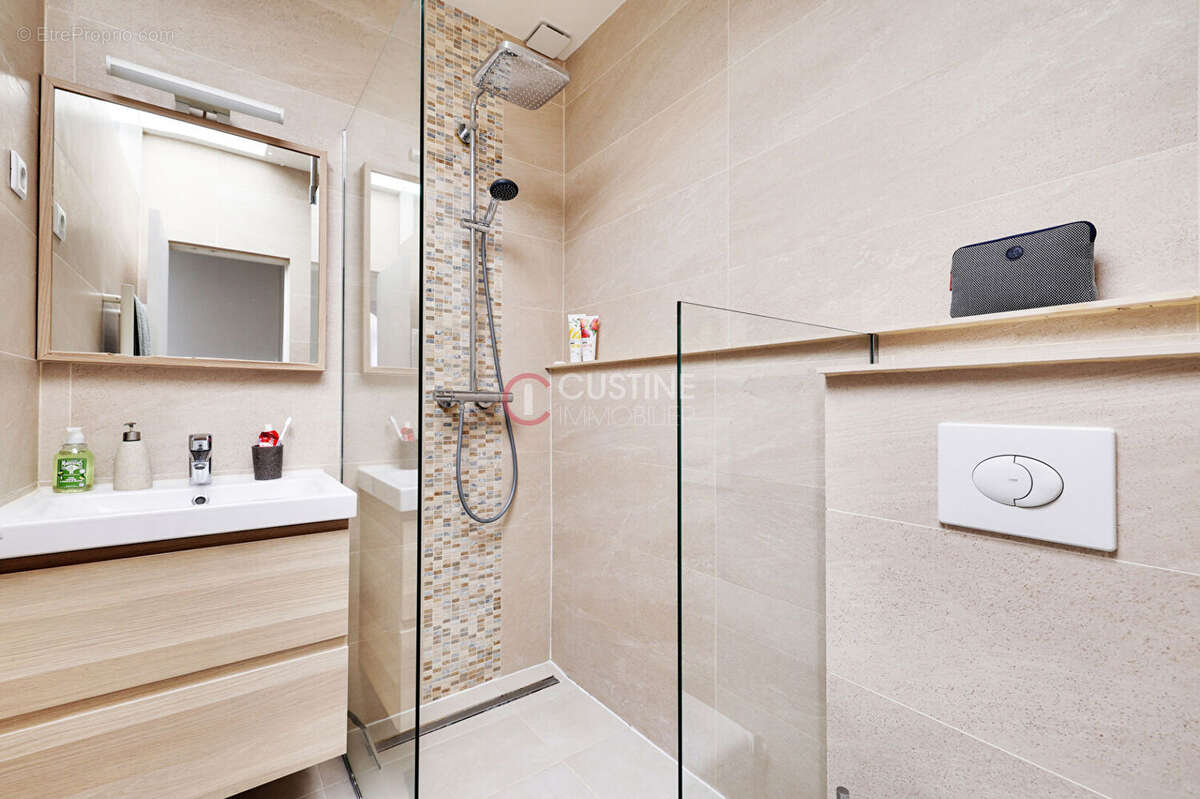 Plaine monceau  -dernier etage - excellent etat - photo 11