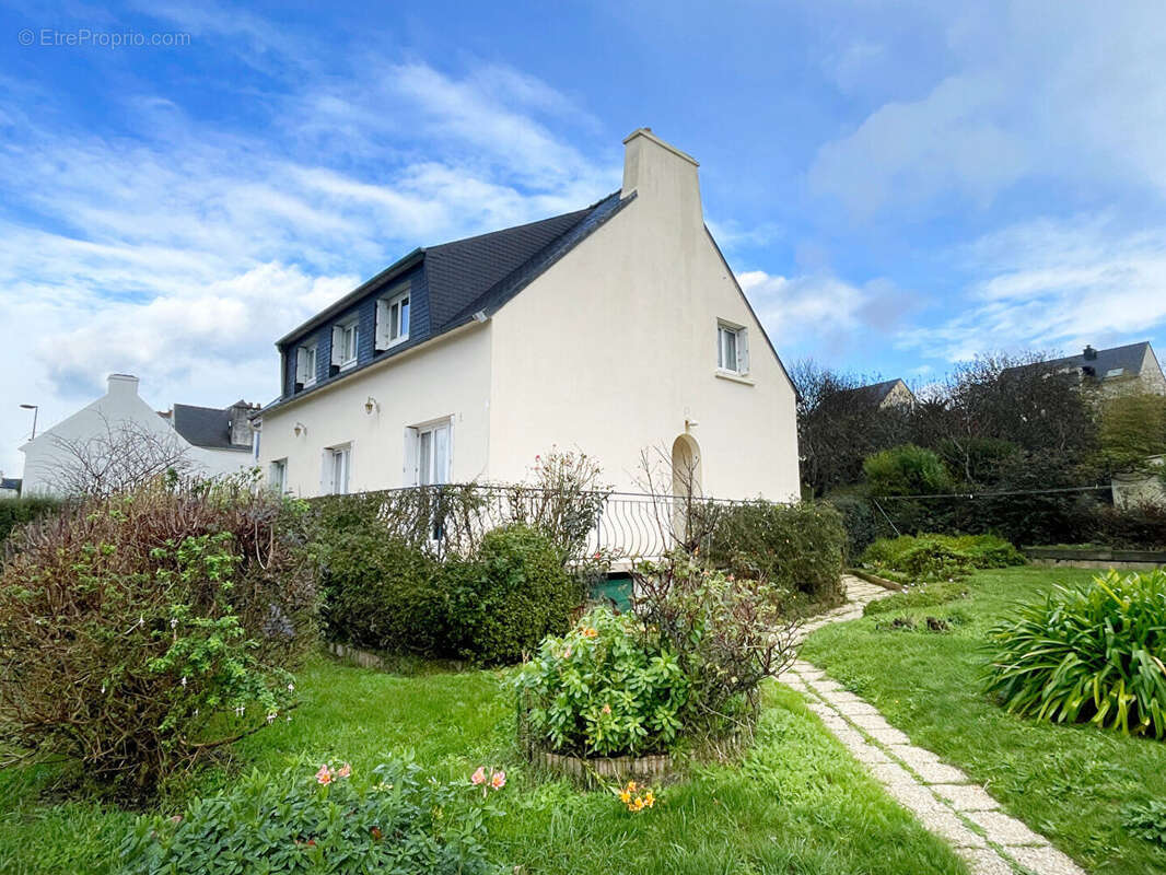 Maison à PLOMODIERN