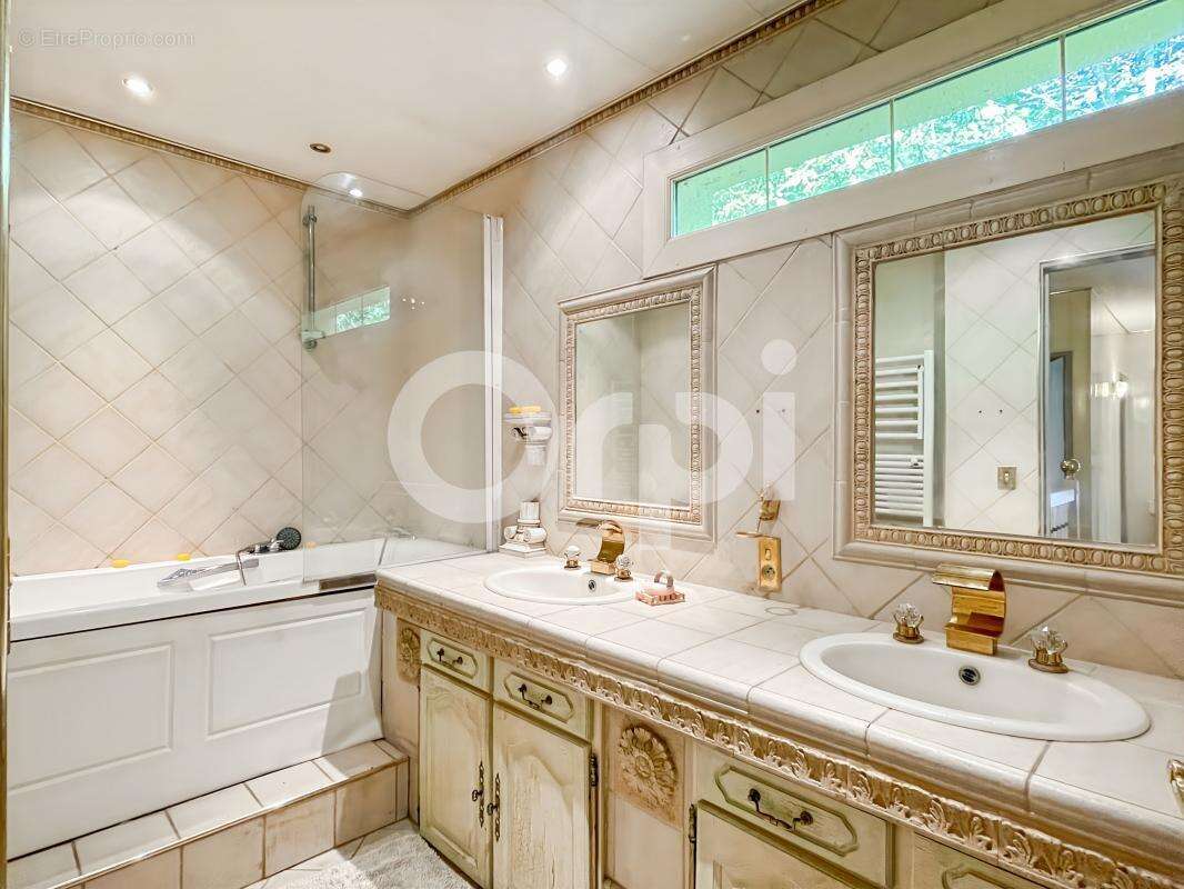 Maison à ARNIERES-SUR-ITON