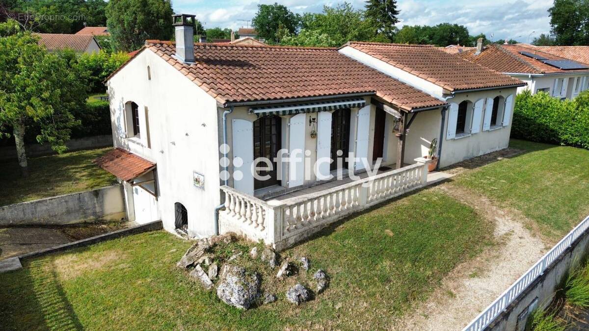 Maison à SAINT-YRIEIX-SUR-CHARENTE