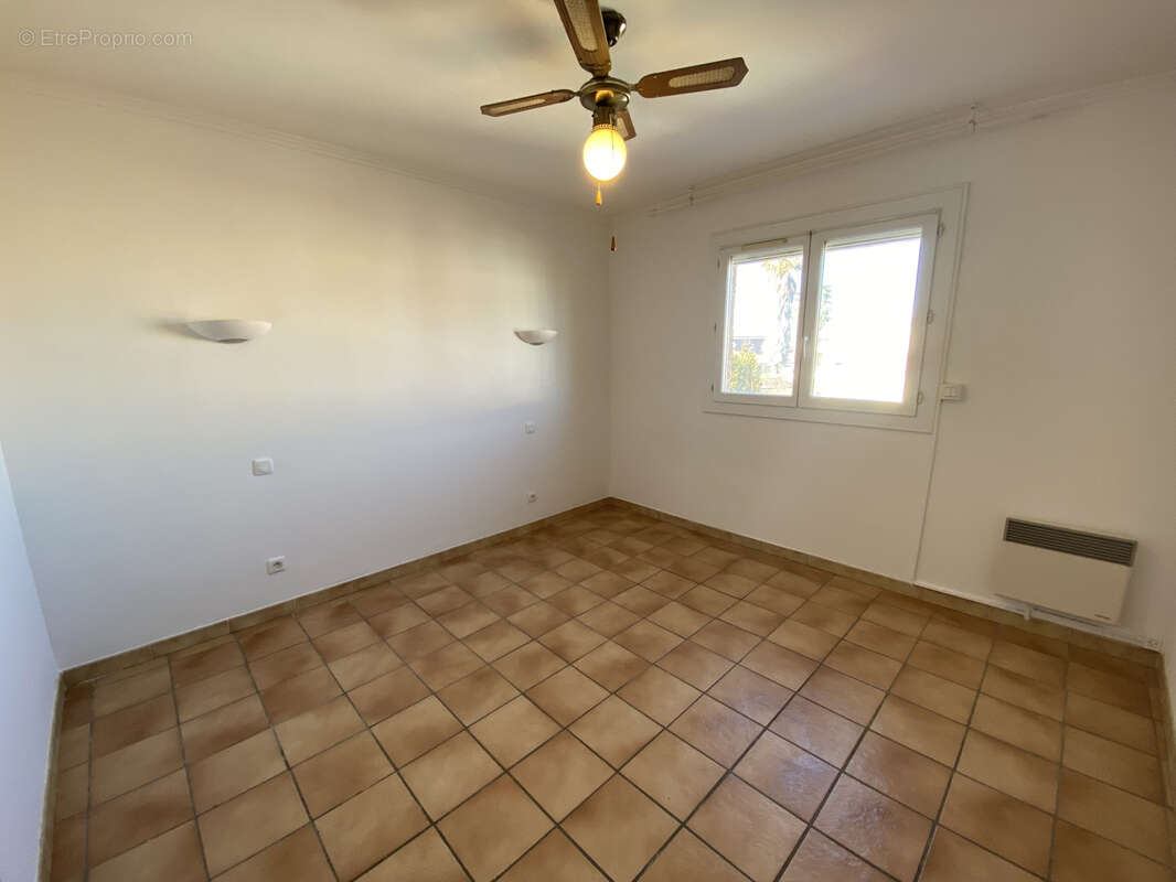 Maison à SAINT-LAURENT-DE-LA-SALANQUE