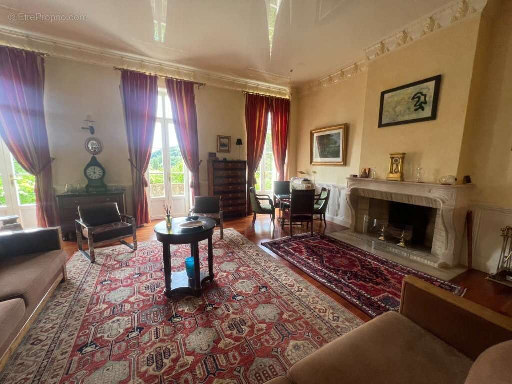 Maison à MONTCENIS