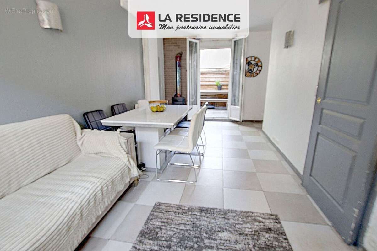 Appartement 58 m² à Le Mesnil-Saint-Denis  - photo 2