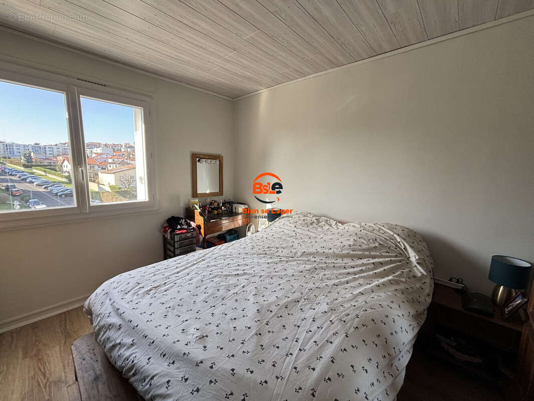 VENTE APPARTEMENT 2 CHAMBRES BALCON CAVE AGENCE BSLE BIEN SE LOGER ENSEMBLE COURNON    - Appartement à COURNON-D'AUVERGNE