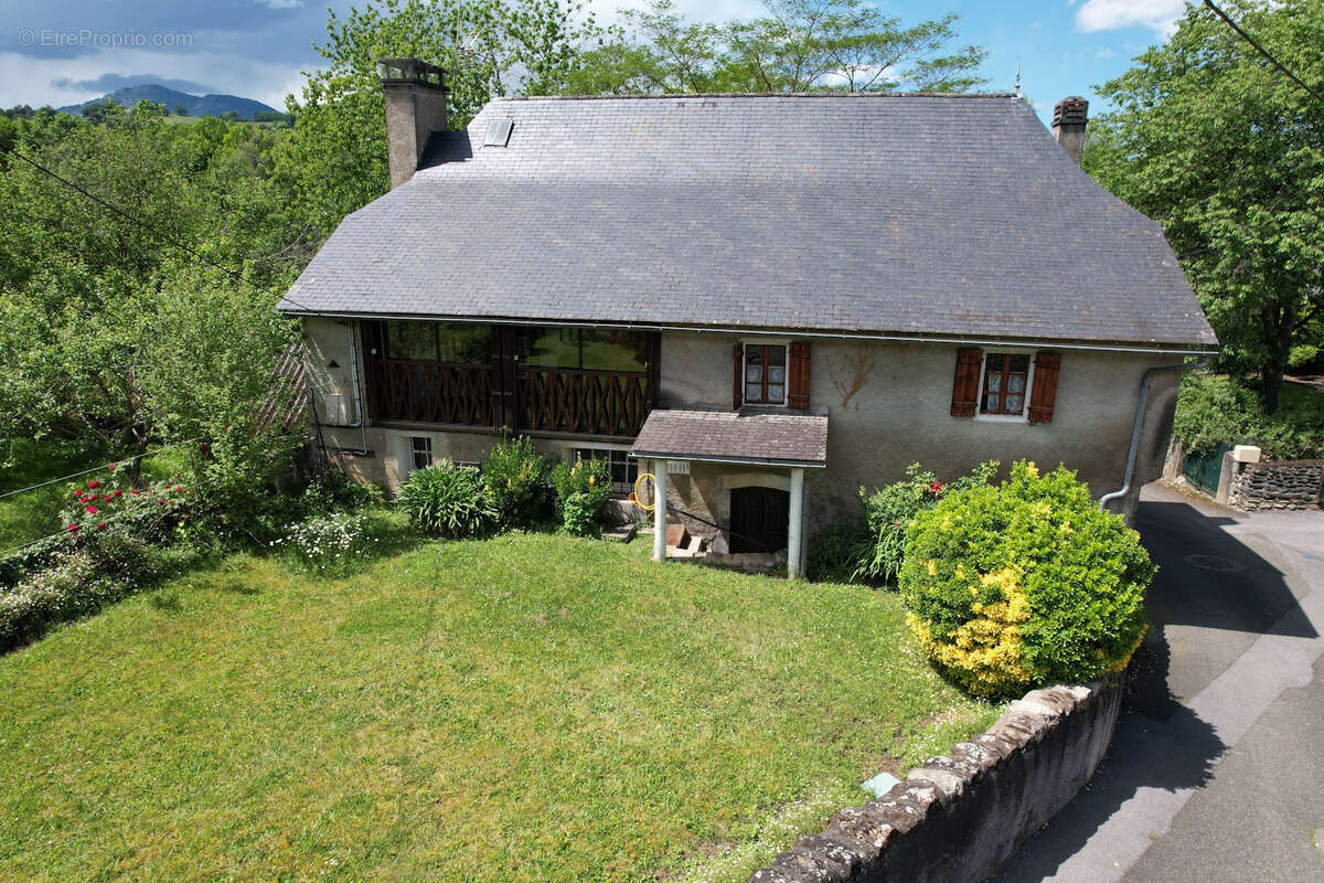 Maison à LAGUINGE-RESTOUE