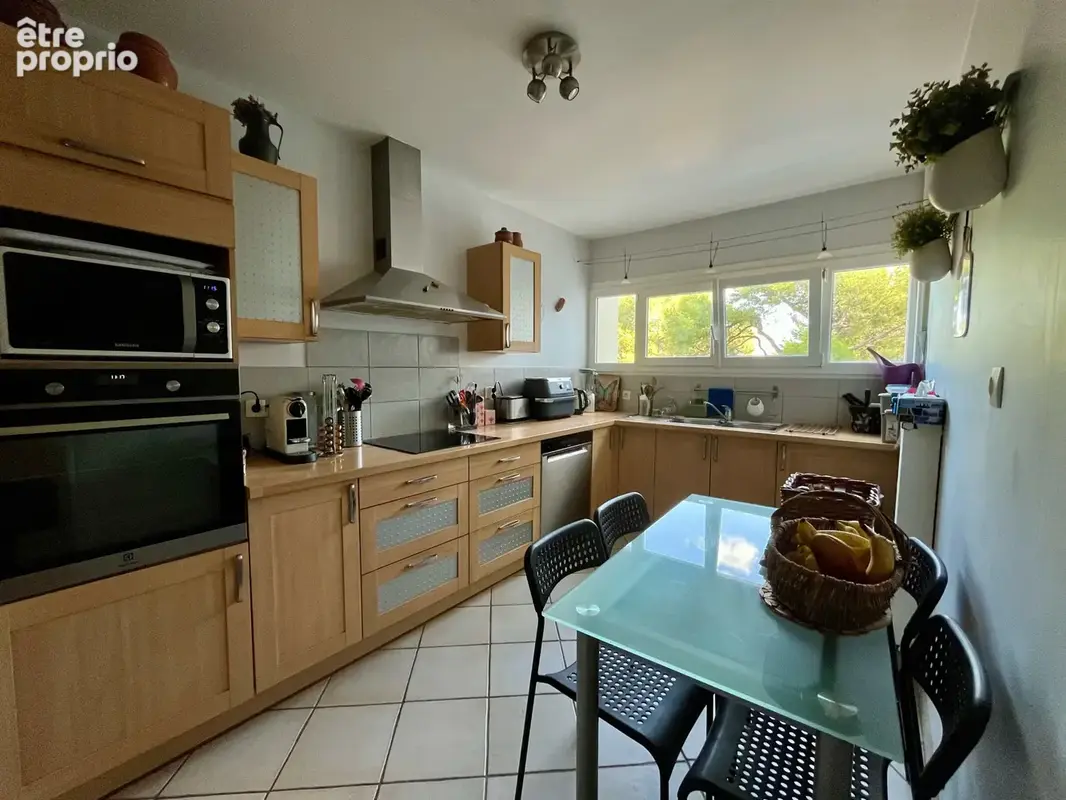 Rare à la vente: Spacieux T5 de 104m2 au coeur d'un écrin de verdure - photo 3