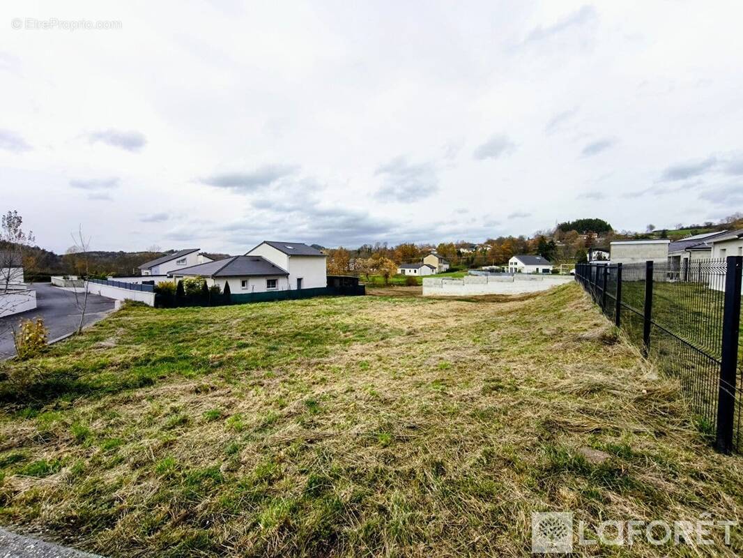 Terrain à SAINT-PIERRE-EYNAC