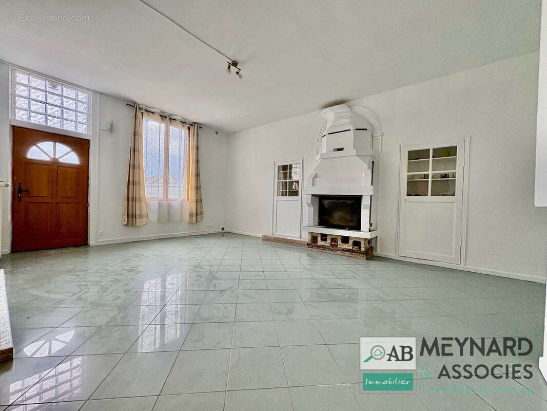 Appartement à LA CELLE-SUR-MORIN