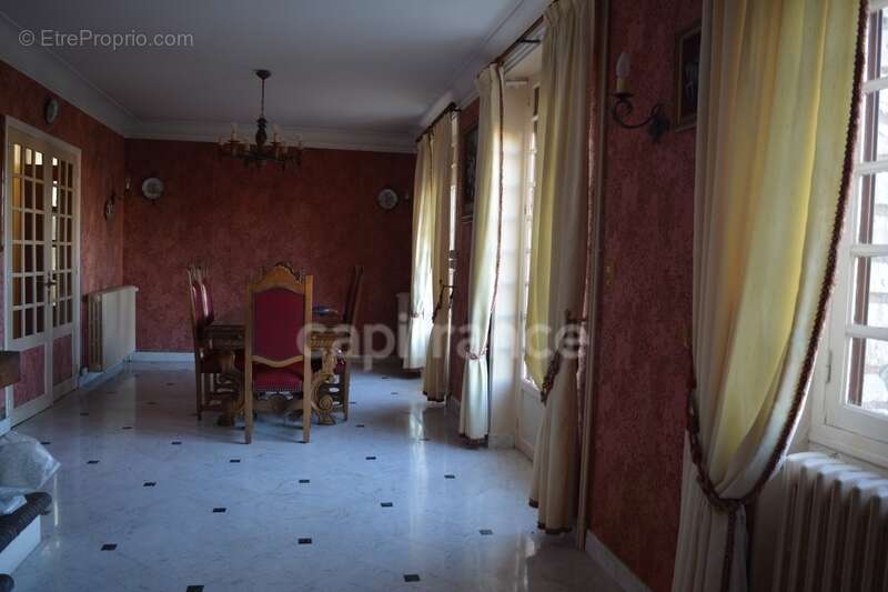 Maison à VARENNES-VAUZELLES