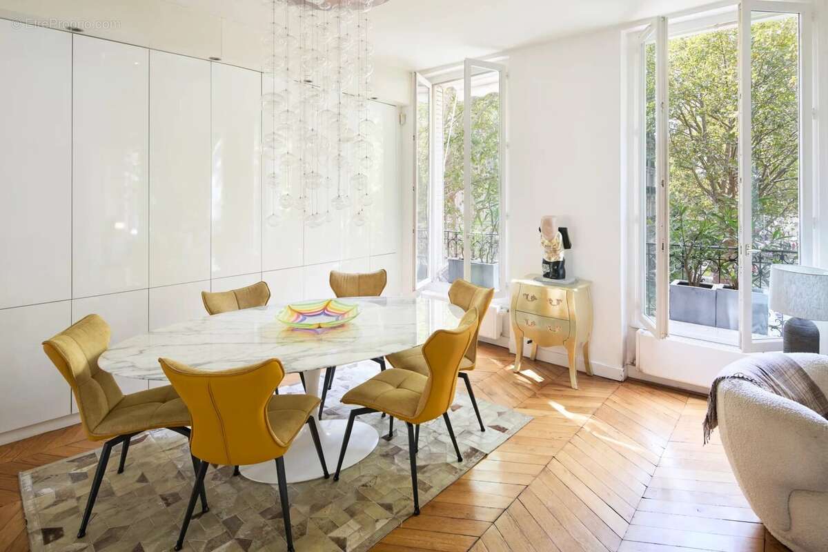 Appartement à PARIS-7E