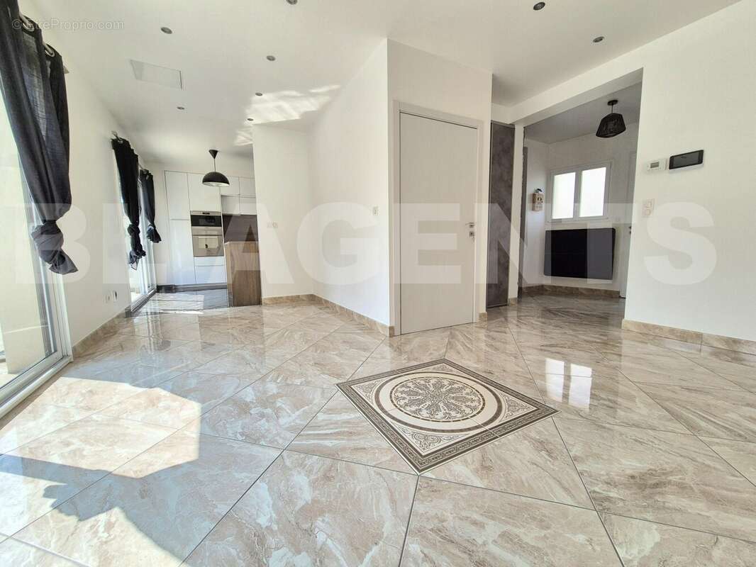 20250809_124048 - Maison à MANTES-LA-JOLIE