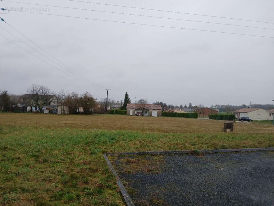 Terrain à VERTEILLAC