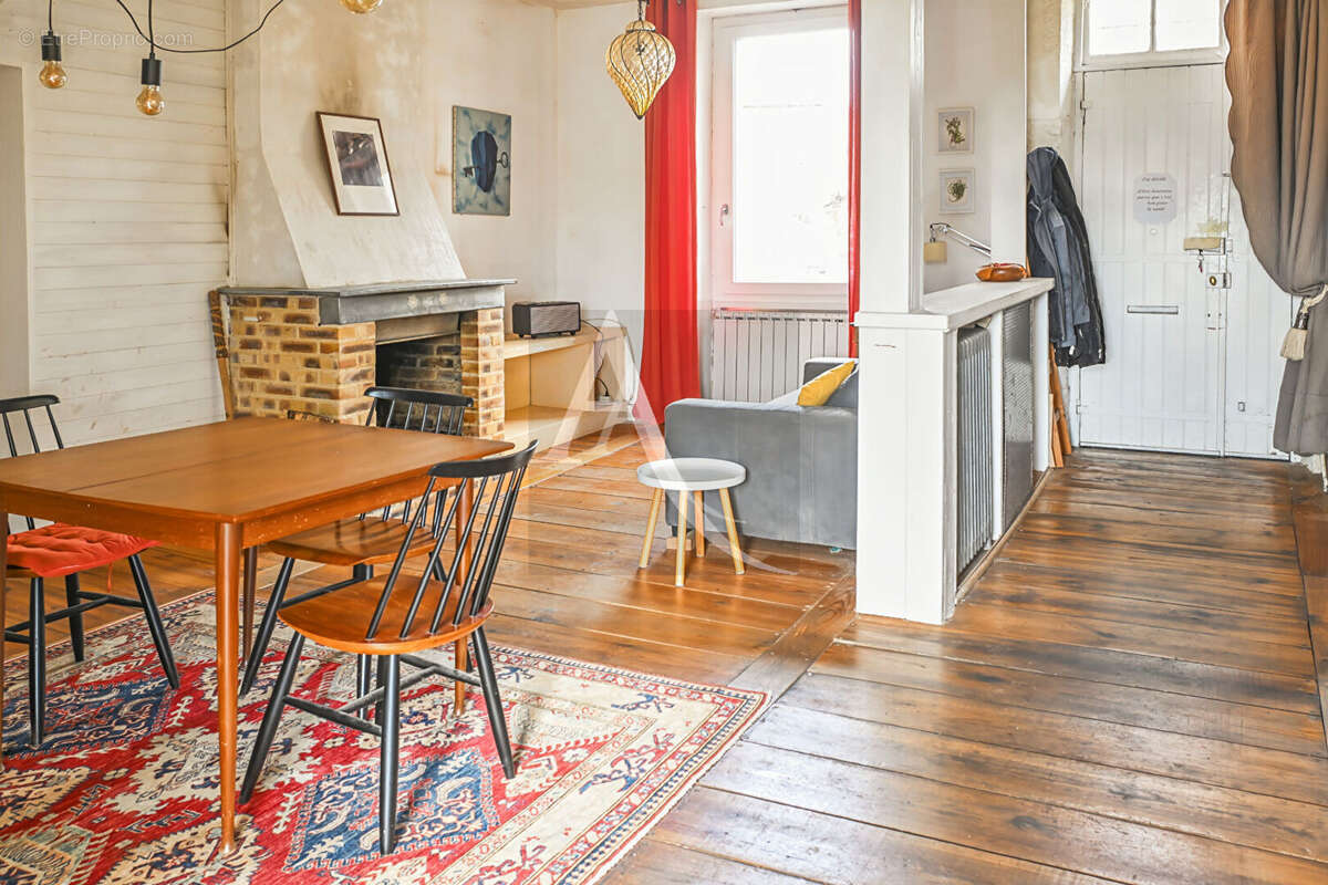 Maison à MAUROUX