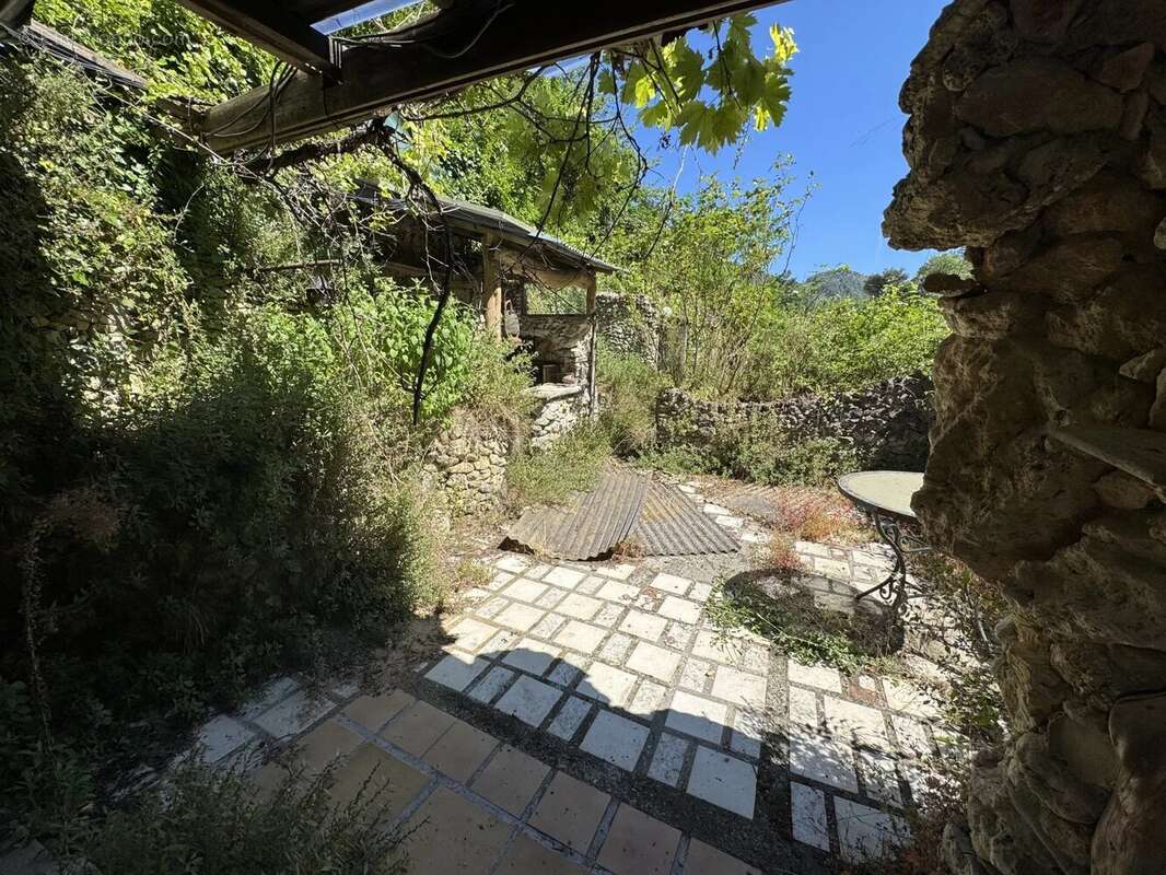 Terrain à TOURRETTE-LEVENS