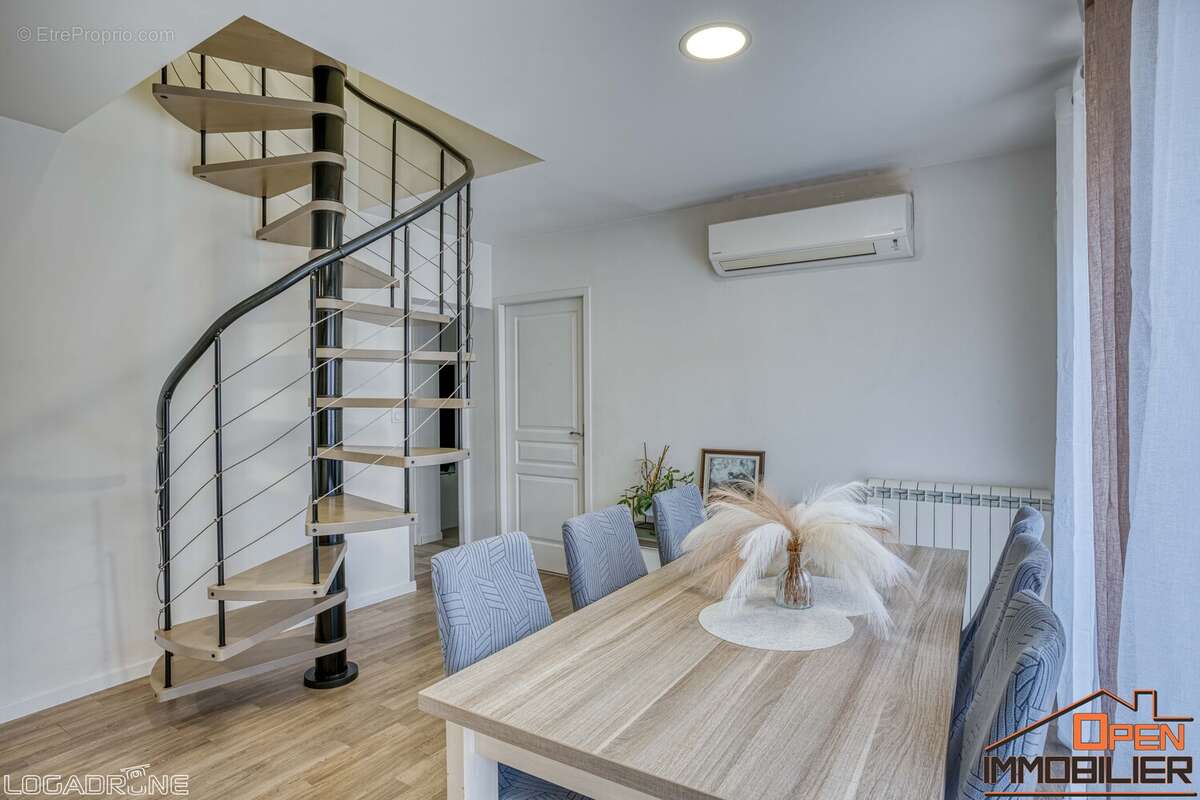 Maison à PUJOLS
