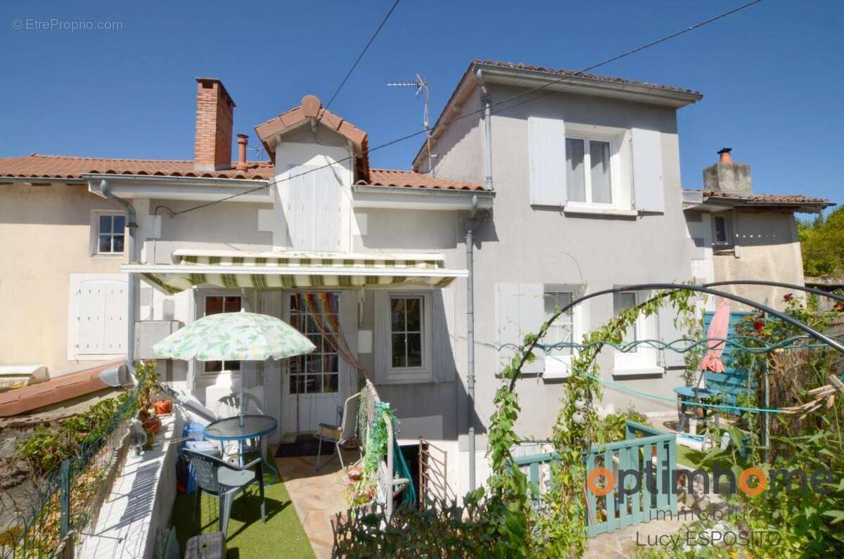  Charmante maison de village exposée plein sud avec magnifique jardin de cour – Chabanais (16)  - photo 12