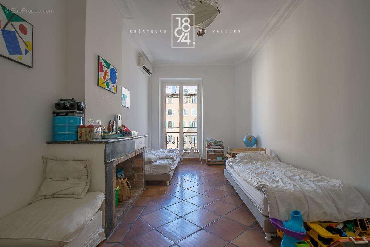 Appartement à MARSEILLE-1E