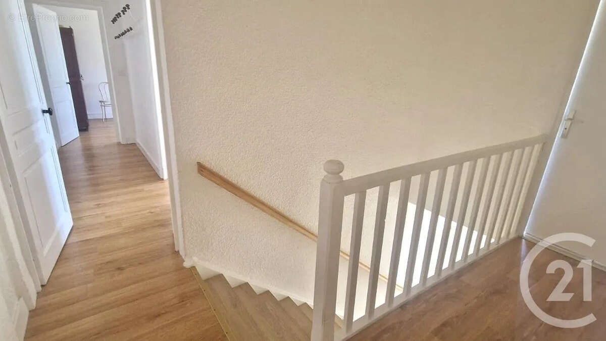 Maison 116 m² à Chaleins  - photo 6