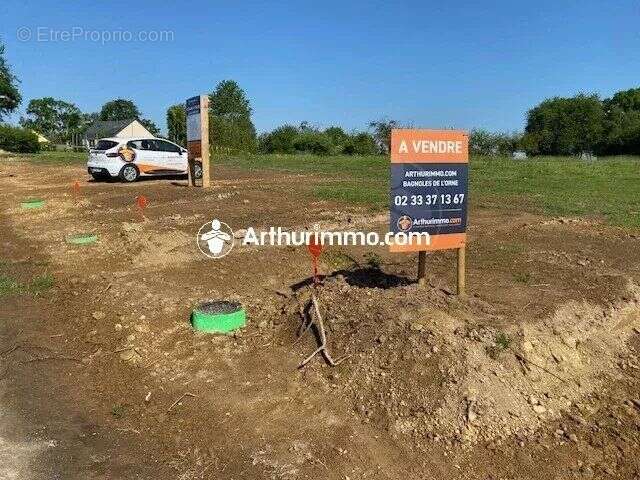 Terrain à LE MENIL-DE-BRIOUZE