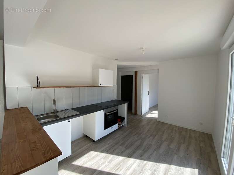 THOUARS  Maison de plain pied rénovée avec possibilité de dépendance de 35m2 - photo 5