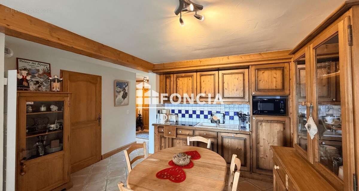 Les Carroz :  T3 de 53 m² au calme, grand balcon et vue panoramique, Secteur du Lay - photo 2