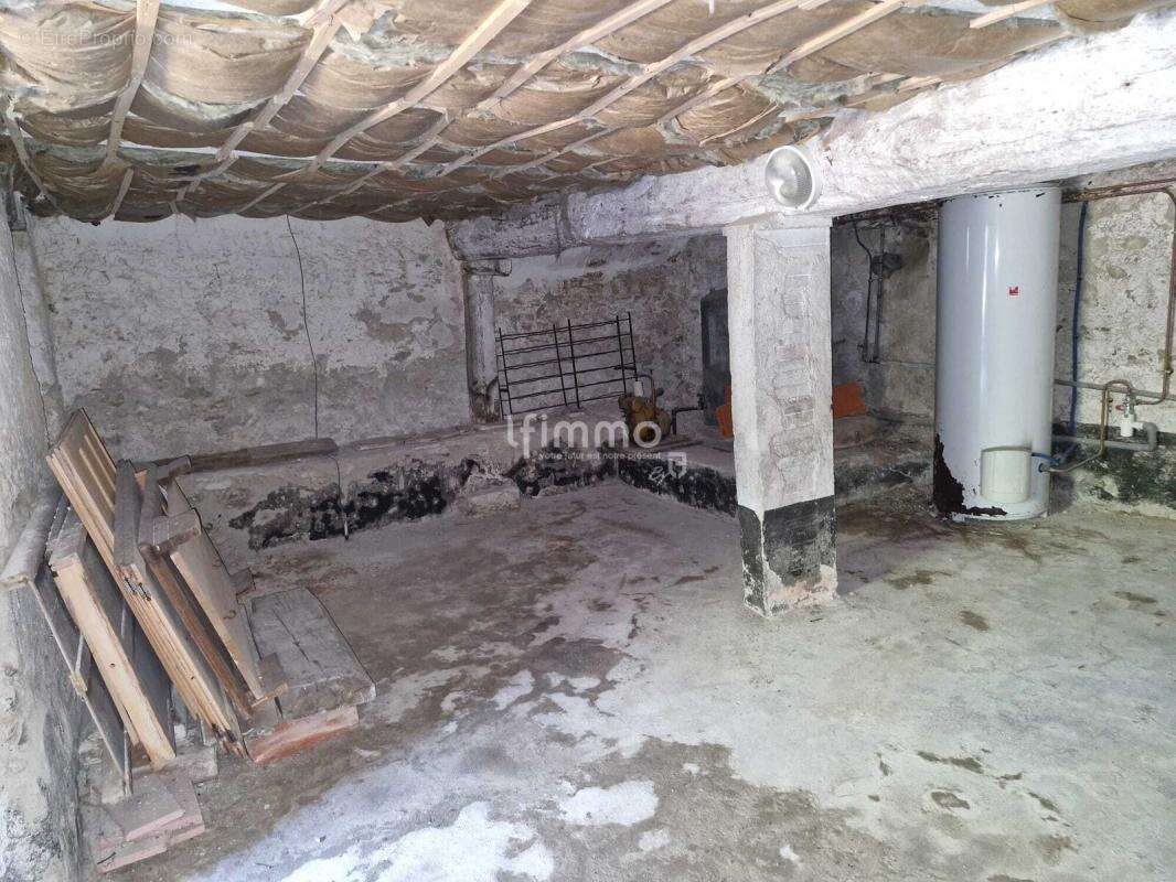 Maison à VILLENEUVE-LA-COMPTAL