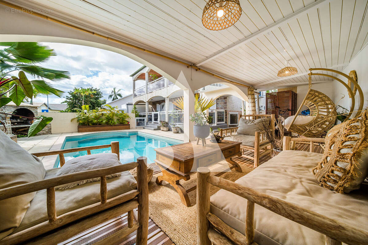 Exclusif  à la Possession la villa de tous vos projets. - photo 2