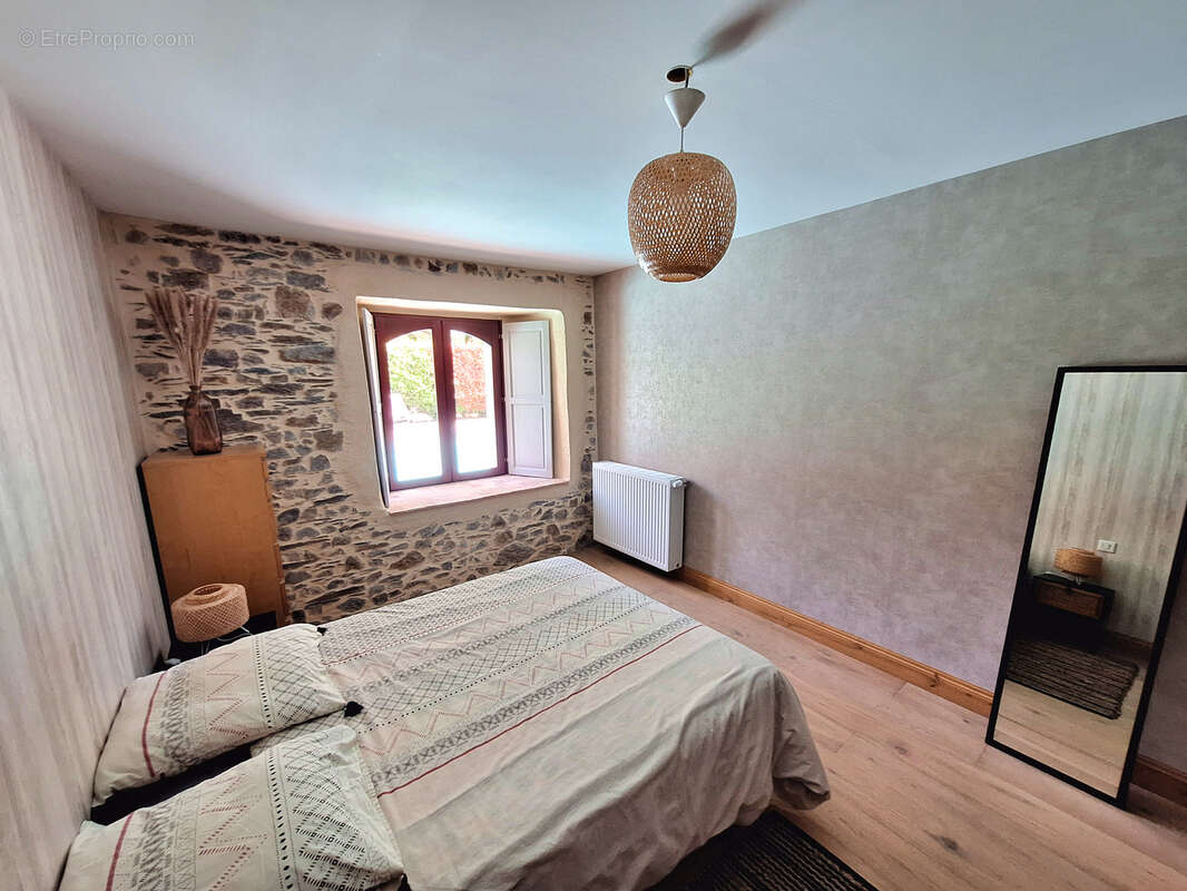 Longère de caractère avec 5 chambres - photo 13
