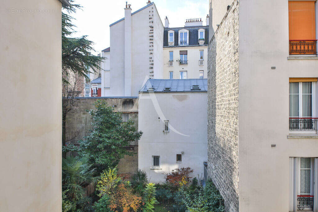 Appartement à PARIS-14E