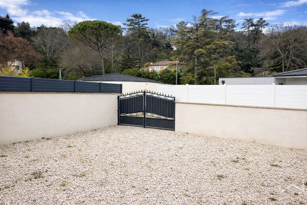 Maison à MONTELIMAR