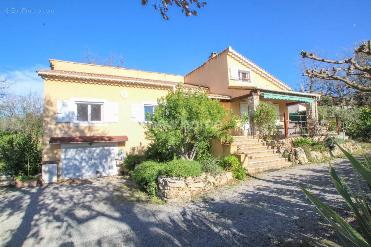 Maison à BAGNOLS-EN-FORET