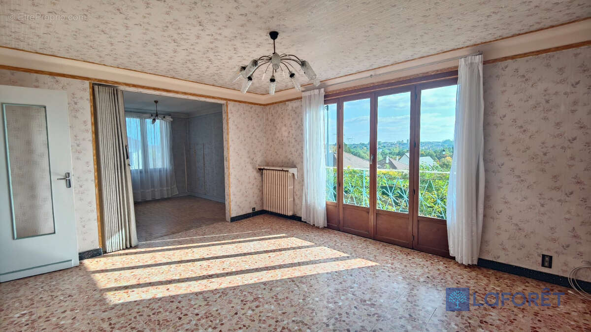 Maison à OLLAINVILLE