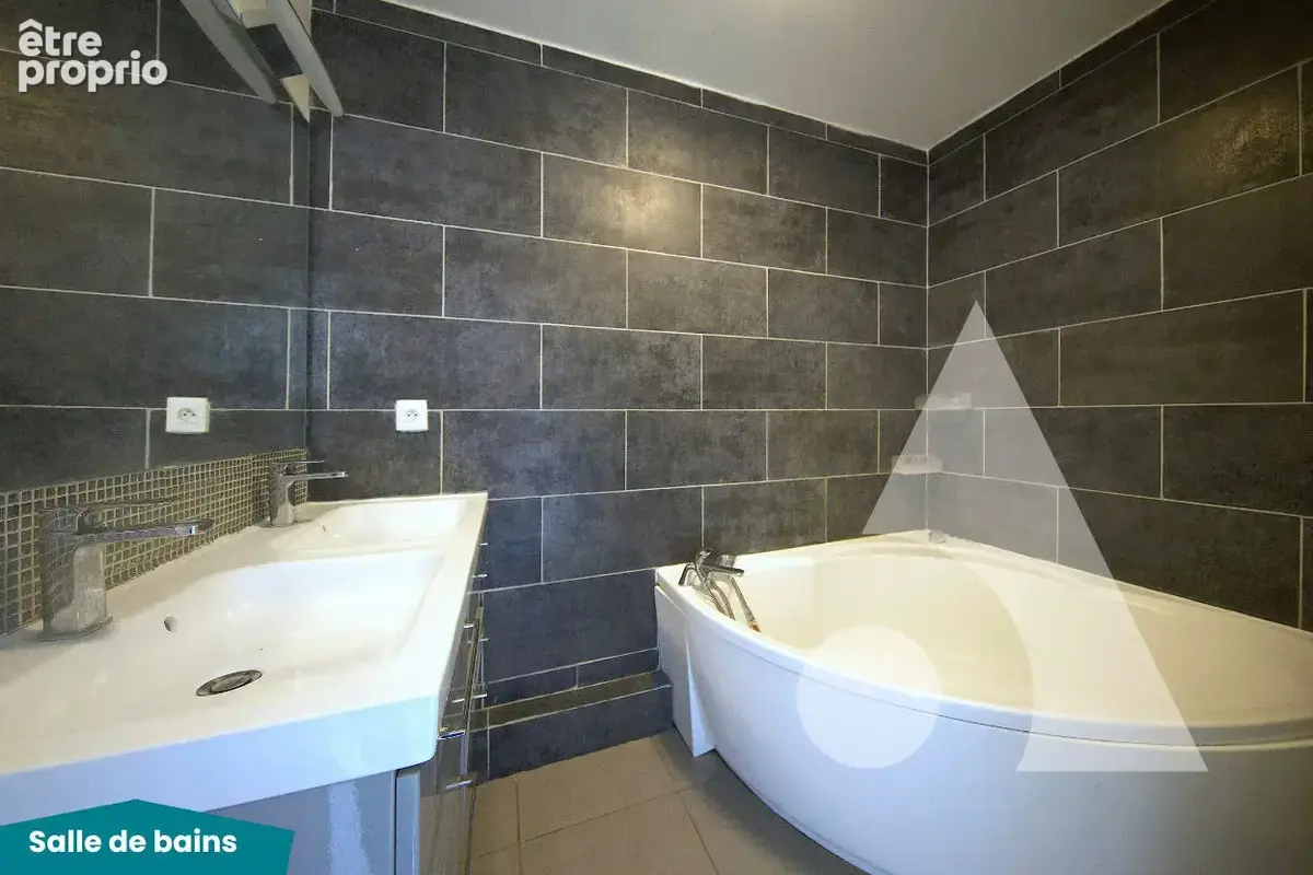 Appartement F4 avec CAVE et BOX FERMÉ secteur Aguado - photo 9