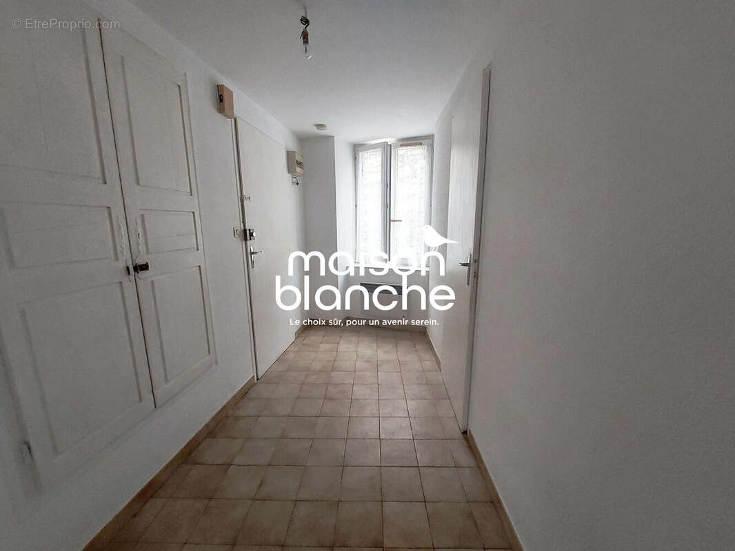 Entrée du T1 - Appartement à PARTHENAY