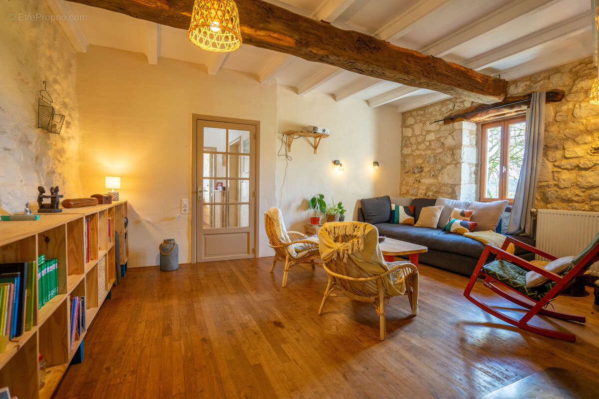 Maison à MONTAIGU-DE-QUERCY