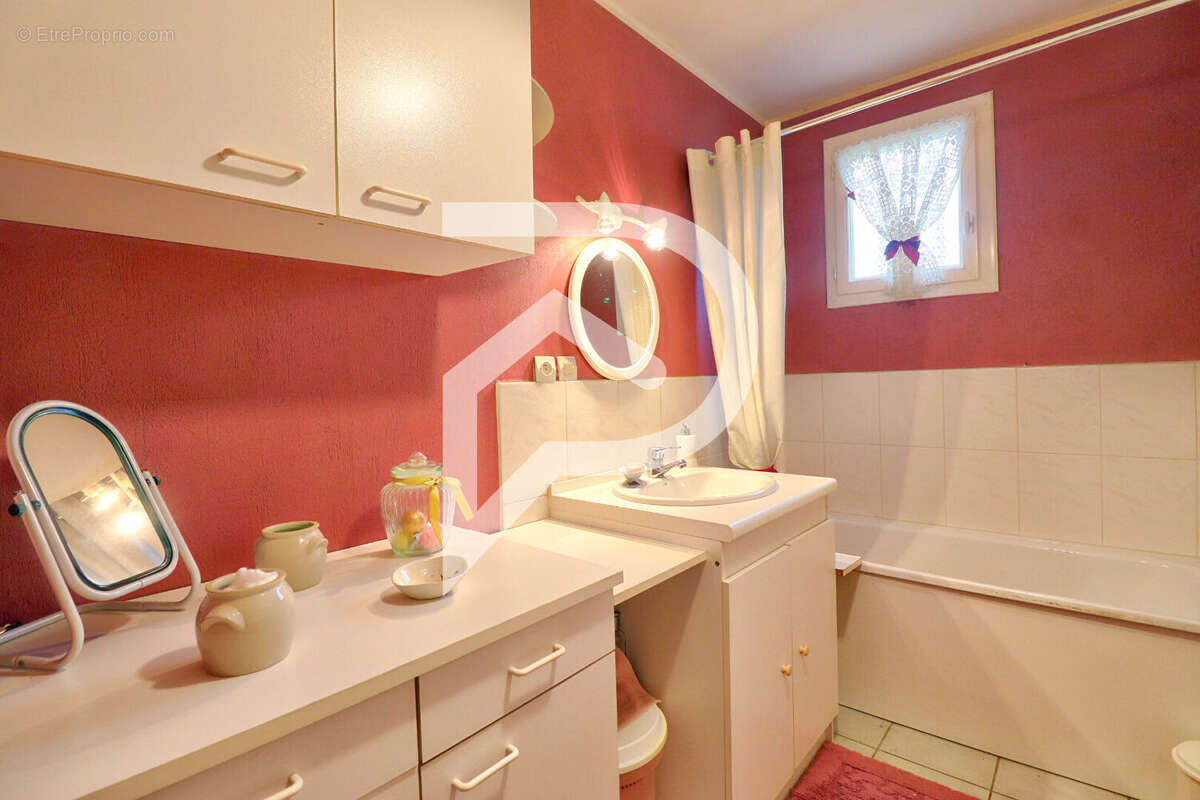 Maison à VINON-SUR-VERDON