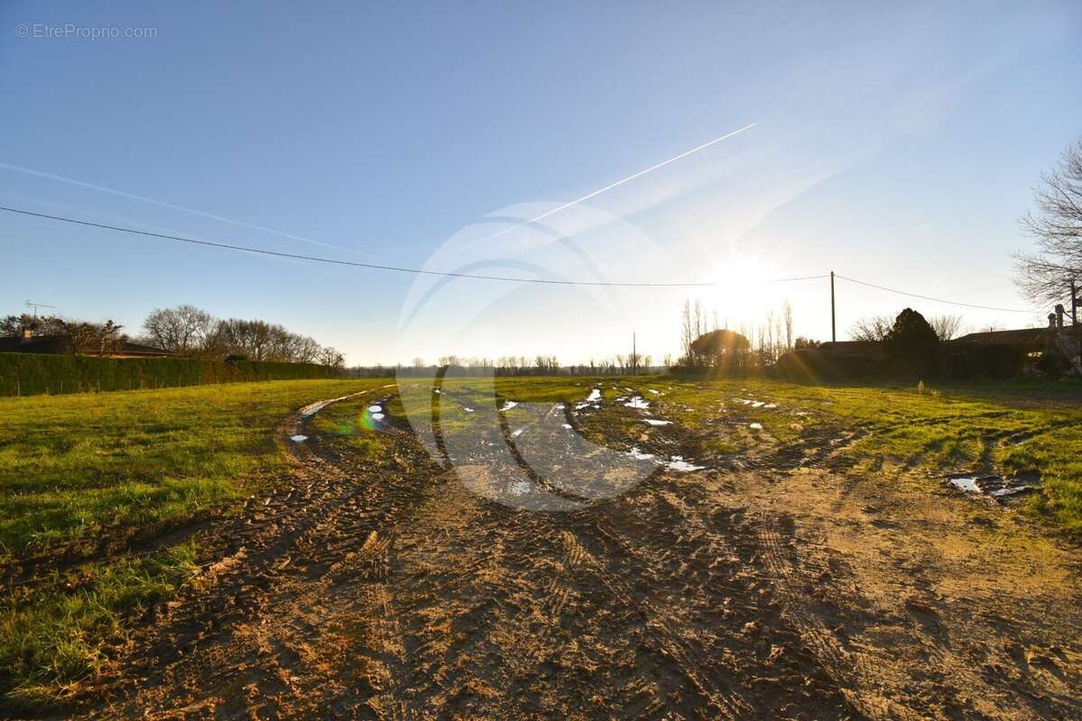 Terrain à BIOULE
